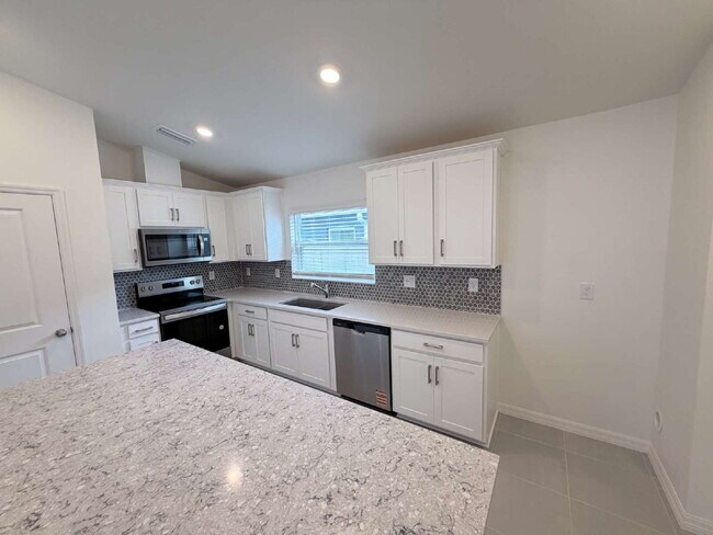 Building Photo - 524 Carya Wy
