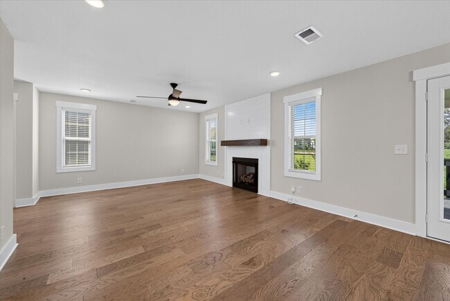 Building Photo - 393 Frontier Dr
