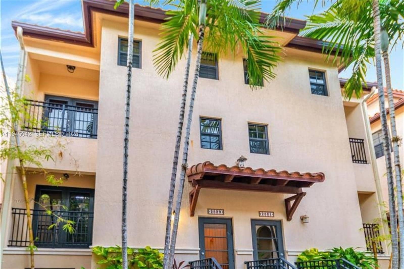 Building Photo - 2829 Coconut Ave