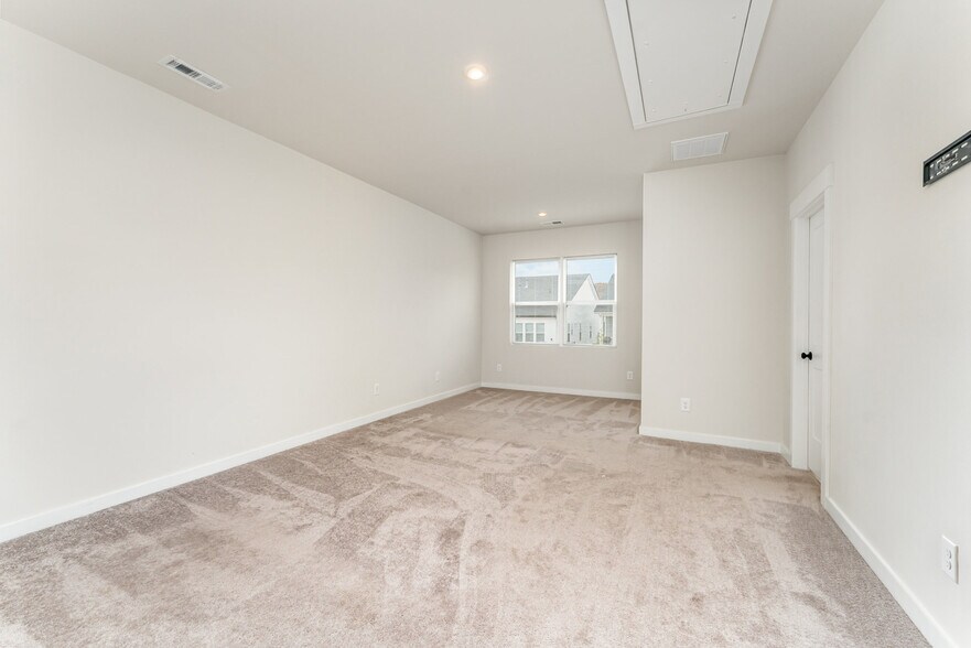 Building Photo - 9529 Munsing Dr