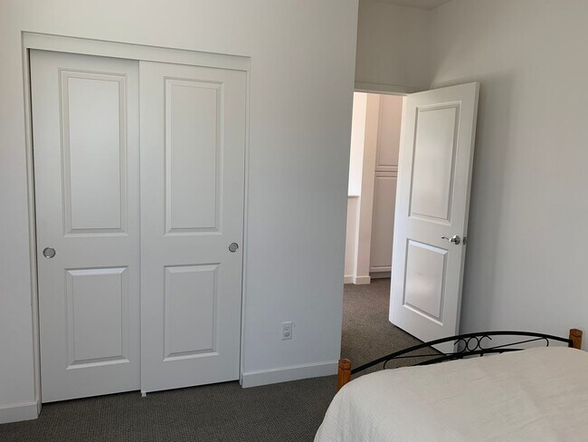 Building Photo - Beautiful Home 4bed/3 bath