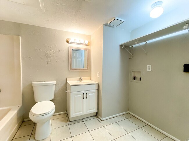 Building Photo - 3 Bedr/ 1 bath Beautiful Home in Hockley, TX