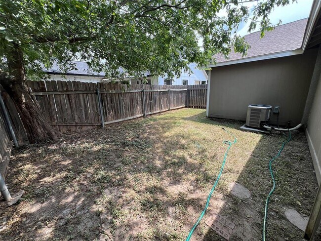 Building Photo - 12302 Alderbrook Dr