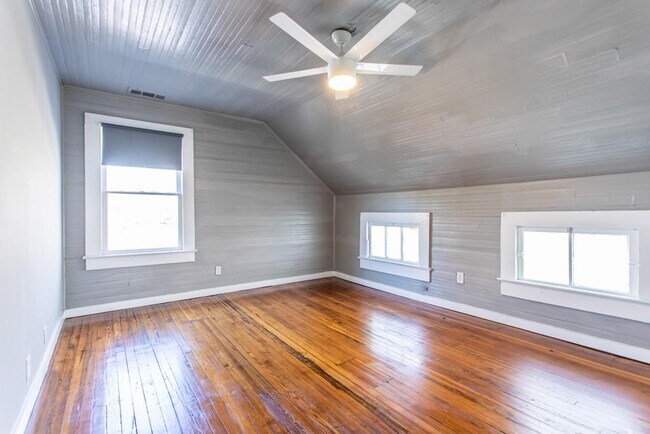 Building Photo - 276 Iswald St SE
