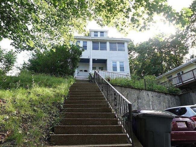 Building Photo - 177 Bigelow St