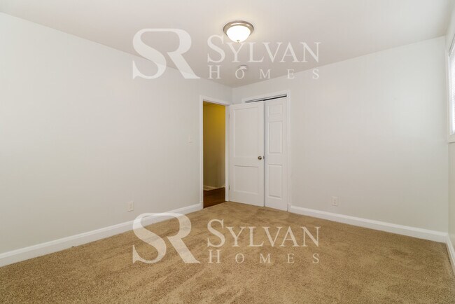 Building Photo - Prepare to fall in love with this 3 bedroo...