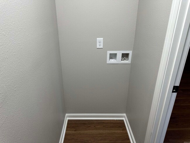 Building Photo - 6 Hiland Pl