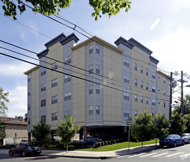 Primary Photo - 737 N Broad St