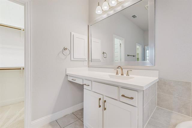 Building Photo - 1101 Putman Dr