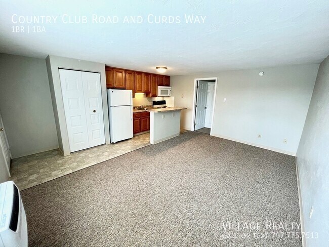 Building Photo - 681 Country Club Rd