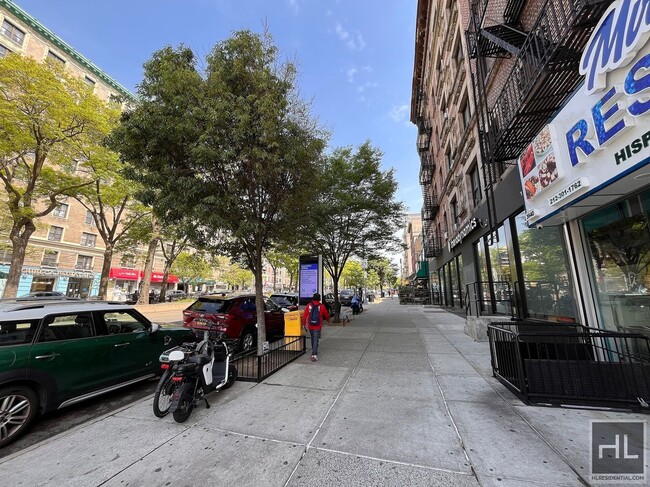 Building Photo - Spacious & Updated 1 bed 1 bath I Hamilton...