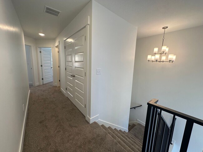Building Photo - 5280 Acacia Dr