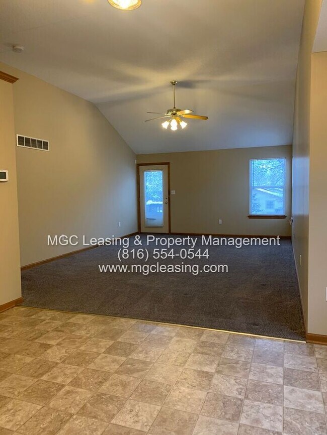 Building Photo - A Bright, Comfortable Split-Level Home in a Convenient Raymore Location - Available April 24