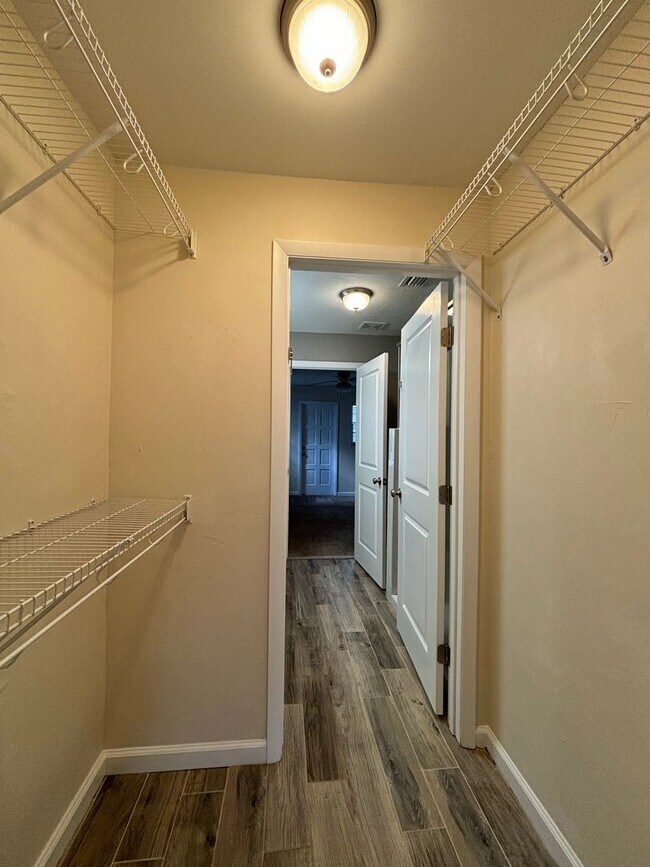 Building Photo - FALL 2026!!! Historic Woodbury Row 4 Bedro...