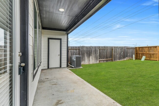 Building Photo - 3028 Crown Gate Dr