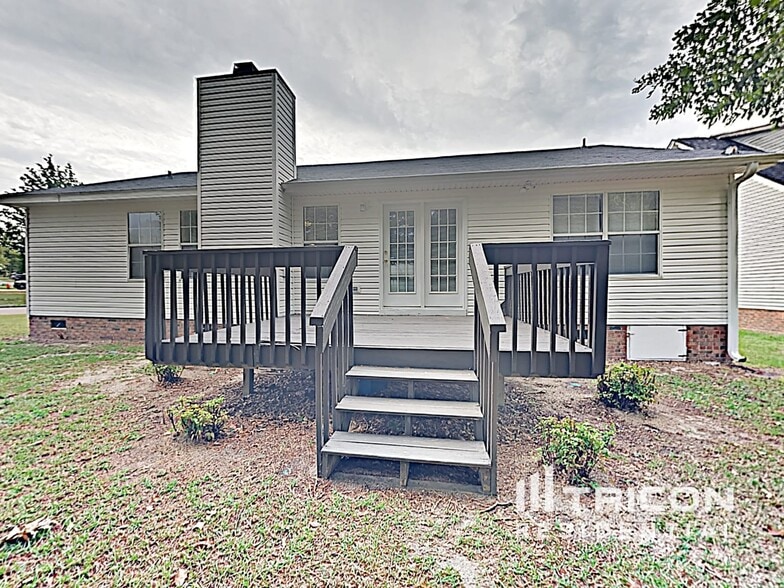 Building Photo - 113 Carriage Oaks Dr