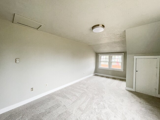 Building Photo - 9905 NE 46th Ct