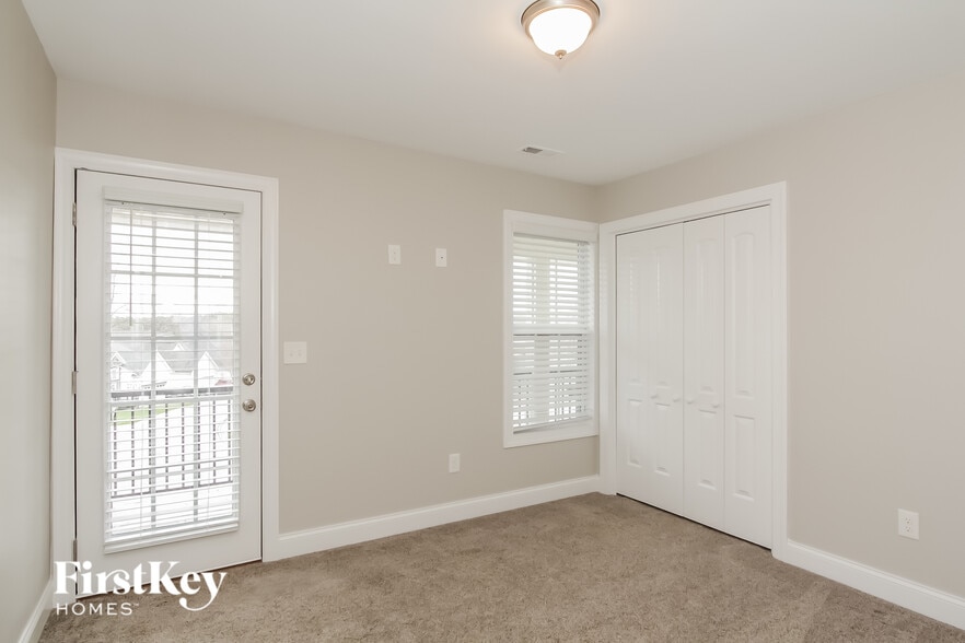 Building Photo - 7879 Smith Pond Dr