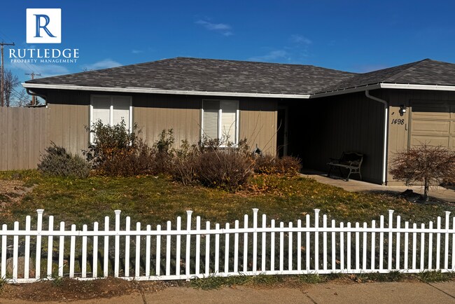 Building Photo - Cozy 3 Bed / 2 Bath Home in South Medford with Fenced Backyard