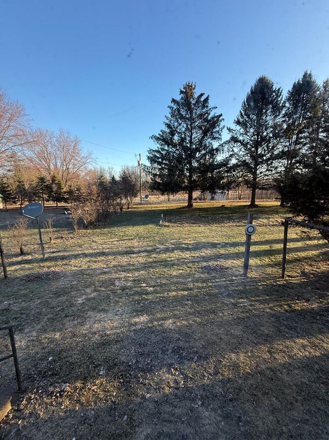Building Photo - 1BR House in Osseo/Foster