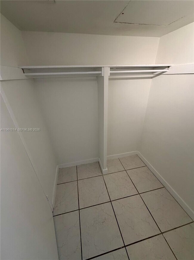 Building Photo - 3301 NE 5th Ave