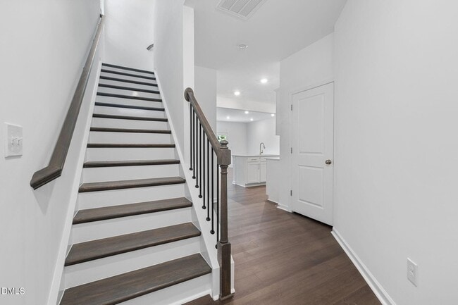 Building Photo - 421 Deep Oak Dr