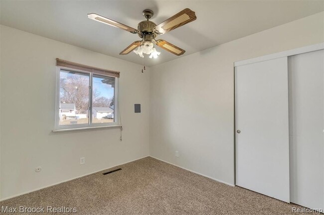 Building Photo - 1102 Davenport Dr