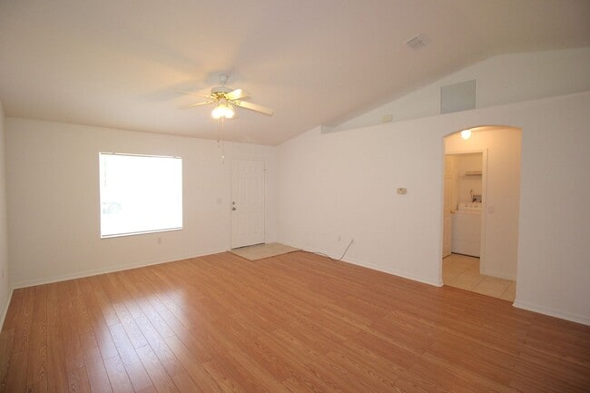 Building Photo - Roomy 3 Bed 2 Bath Screened Lanai Home for Rent in Pine Lakes