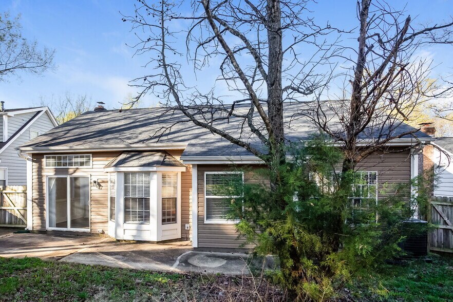 Building Photo - 2112 David Earl Dr