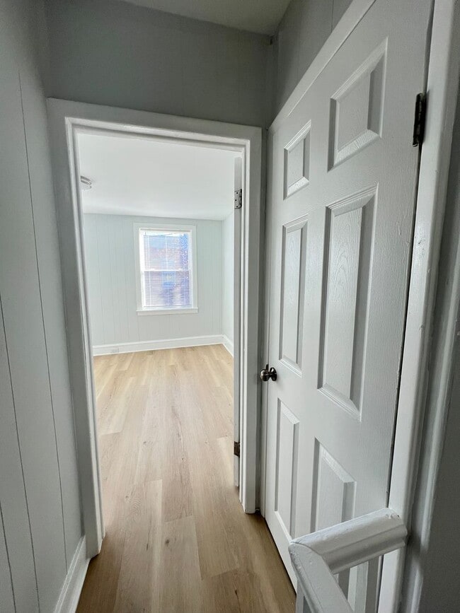Building Photo - Gorgeous 3b/1b House in South Philly! Section 8 Only