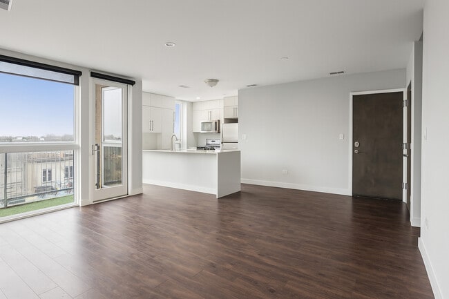 Building Photo - 3301 N Sheffield Ave