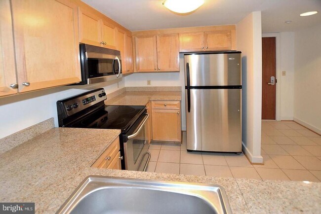 Building Photo - 1150 K St NW