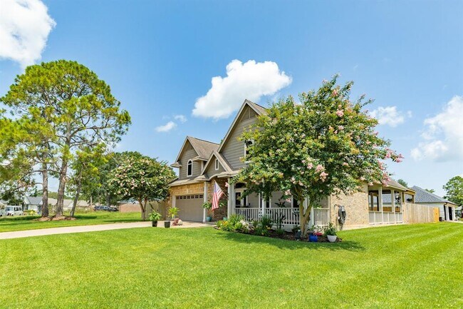 Building Photo - 400 S Amherst Dr