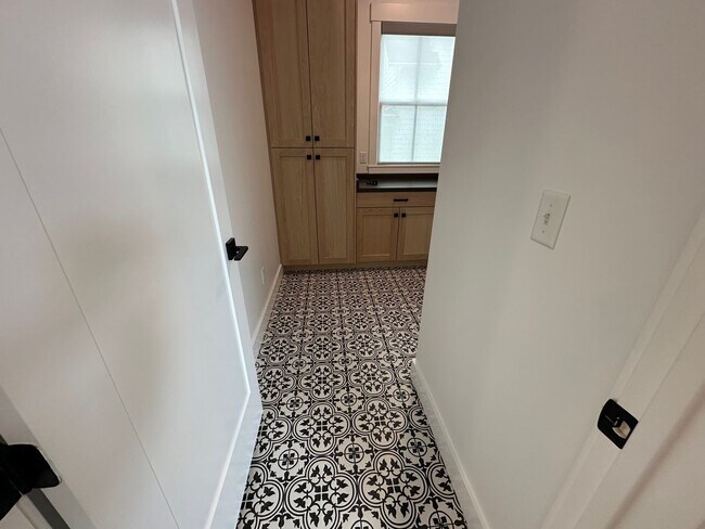 Building Photo - Gorgeous 5 Bed 3.5 Bath Home at Daybreak I...