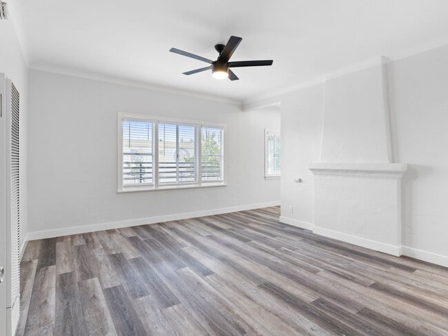 Interior Photo - 608 W 6th Street