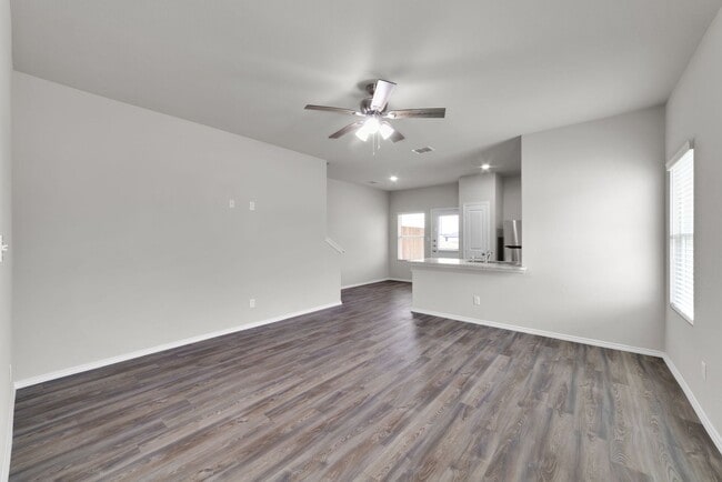 Building Photo - Move-In Ready Duplex – 3 Beds, 2.5 Baths, ...