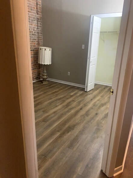 Building Photo - 65 Whitney Pl