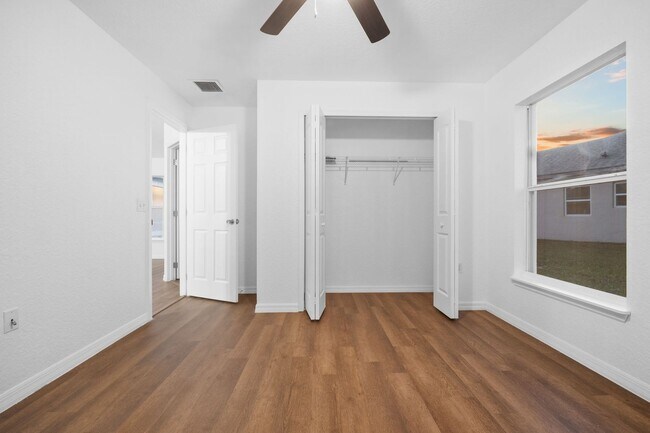 Building Photo - Updated 4 bed 2 bathroom home