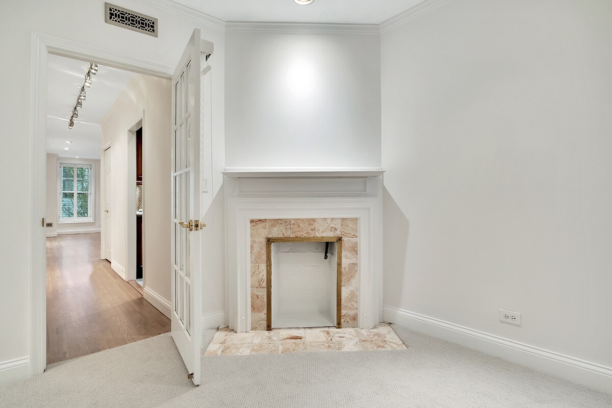 Building Photo - 1228 N Dearborn St