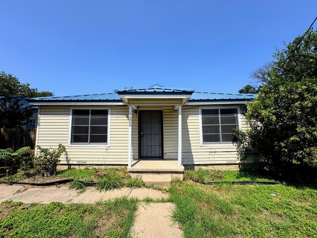 Primary Photo - 1205 E Avenue G