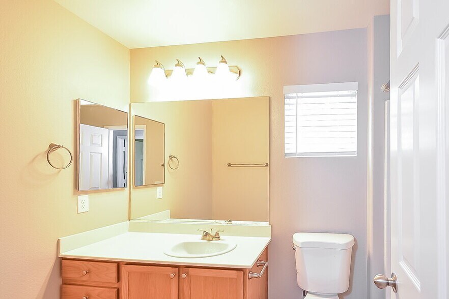 Building Photo - 9716 N Fast Elk St