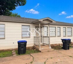 Building Photo - 1/2 OFF 1ST MONTH'S RENT! 2 Bed/1 Bath Tri-plex Home in Noble
