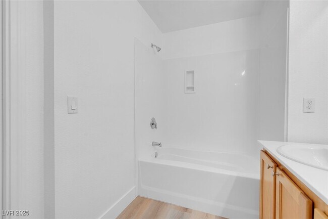 Building Photo - 75 E Agate Ave