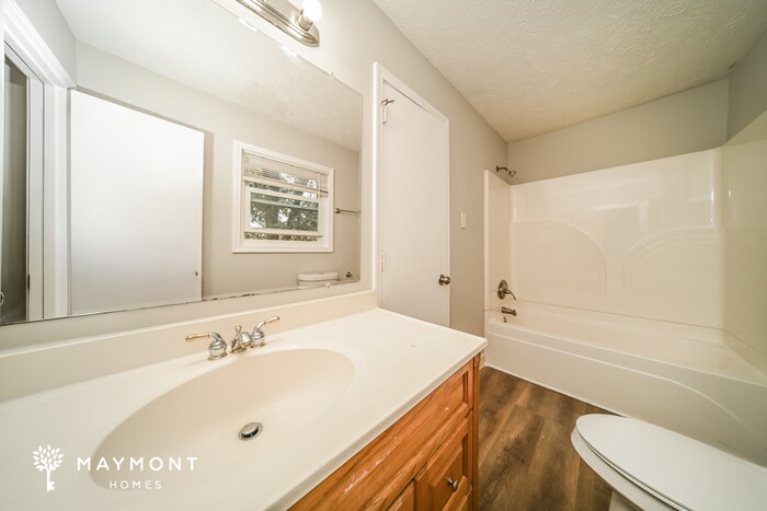 Building Photo - 2948 Medina Dr