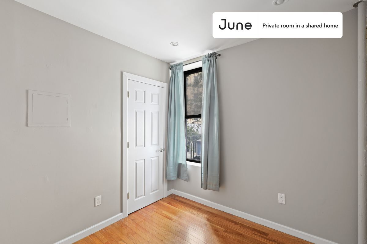 Building Photo - Room in Shared 3 bed/1 bath home