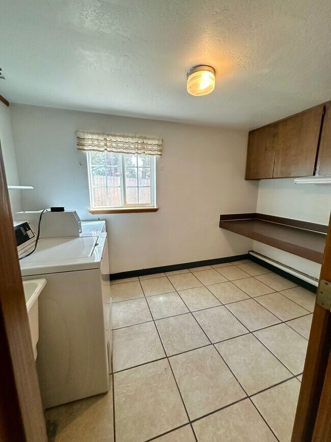 Building Photo - 1409 NW Portland Ave