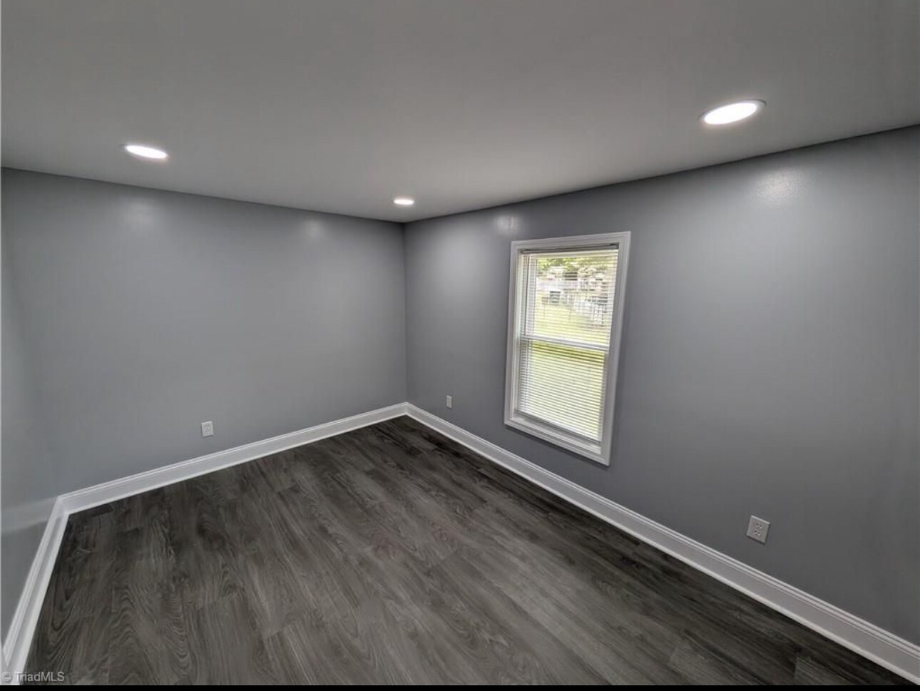 Building Photo - 344 Wilshire Dr