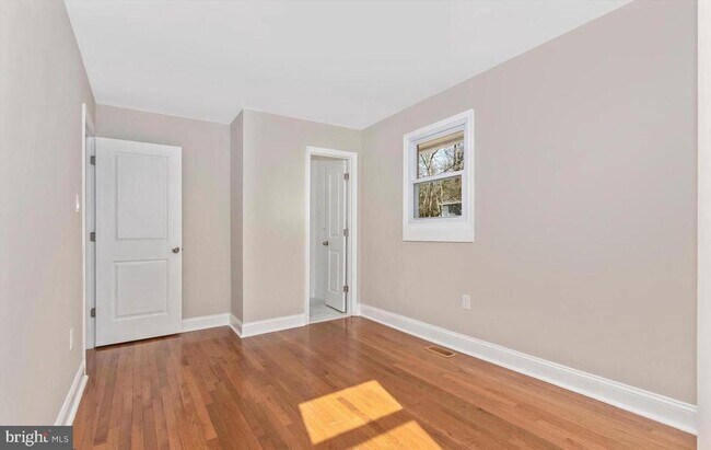 Building Photo - 5810 Rehling St