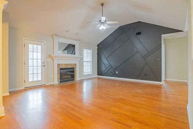 Building Photo - Updated 3 Bedroom Ranch