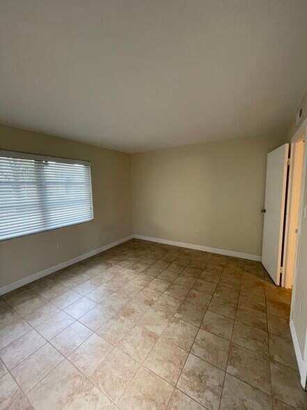 Bedroom - 213 S McMullen Booth Rd